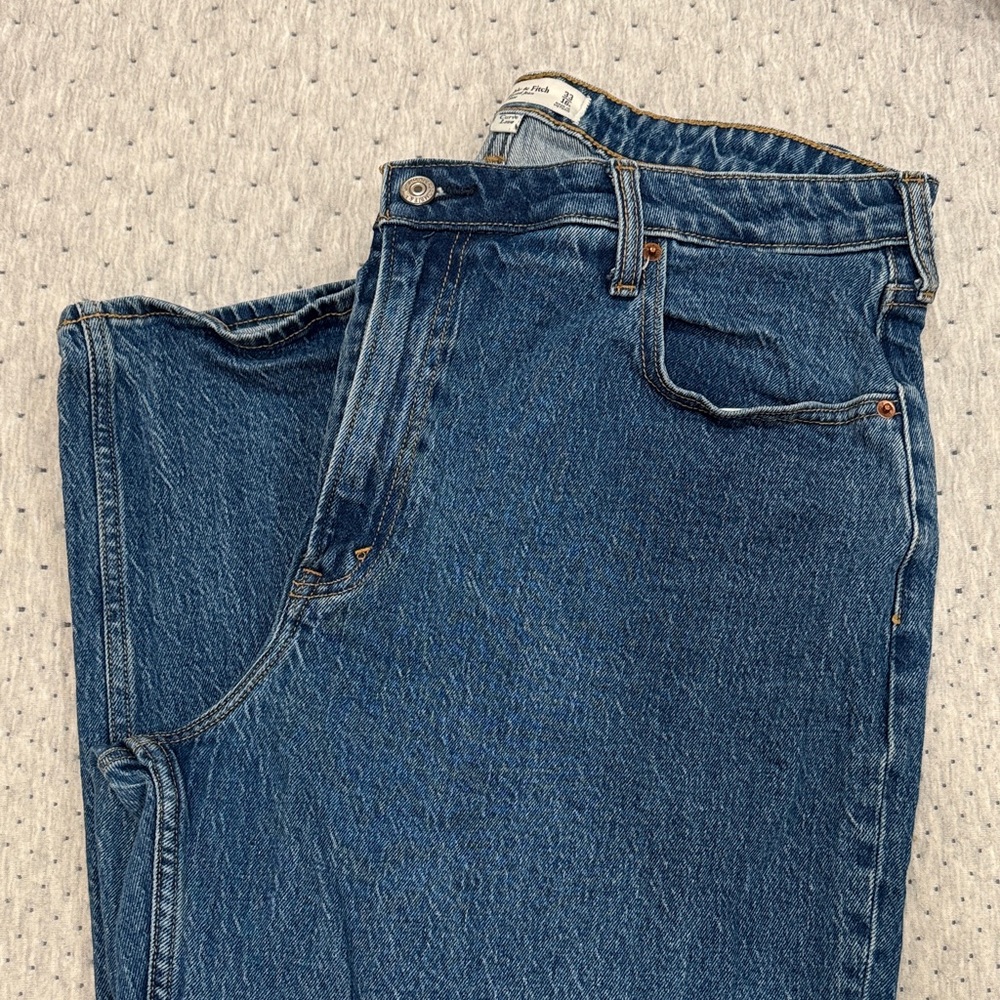 Abercrombie 90’s Relaxed Jean High Rise